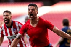 J罗球场告别：青春岁月与球迷的永恒祝福